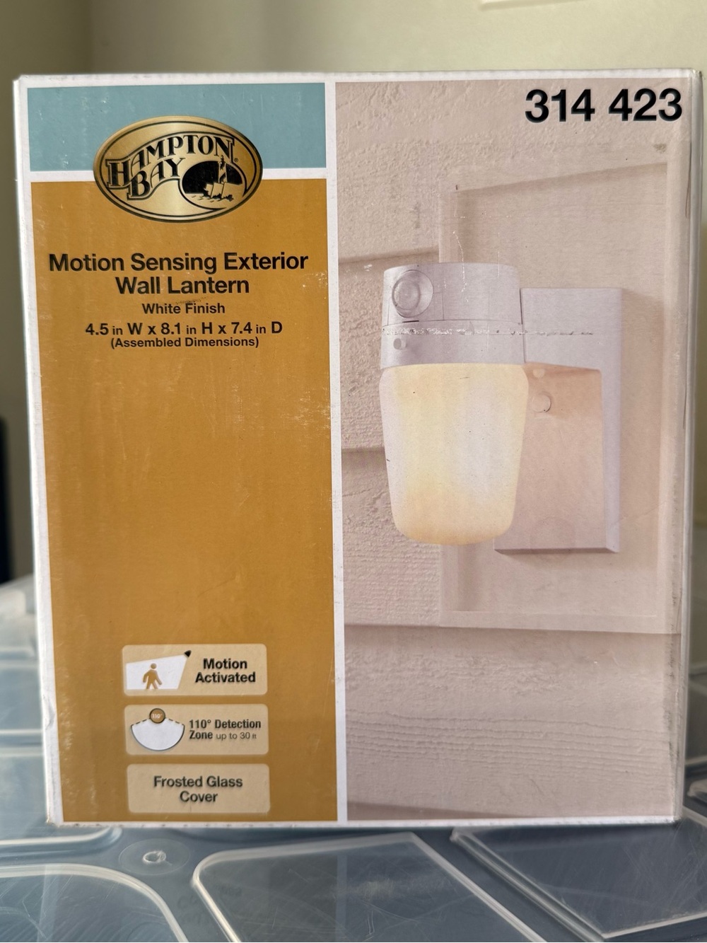 HAMPTON BAY 💡MOTION SENSING EXTERIOR WALL LANTERN💡 WHITE FINISH 🌟NIB🌟 - Picture 2 of 9